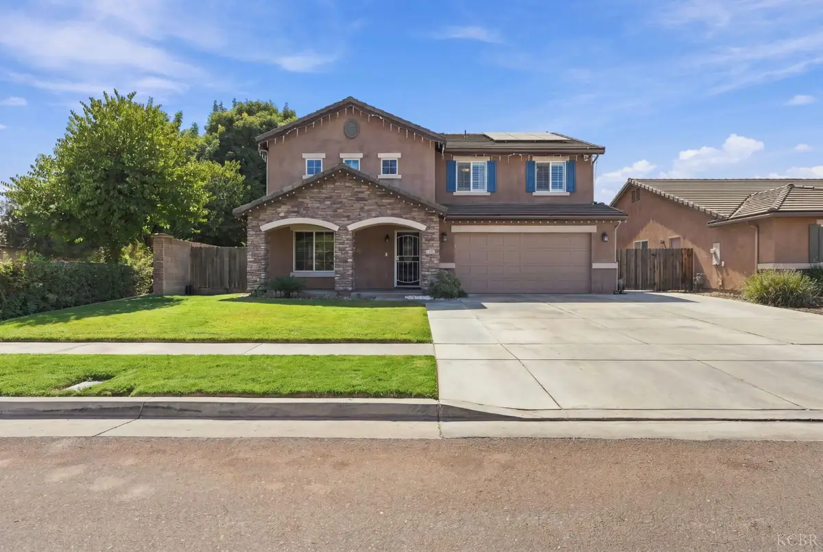 2631 E Parkview Avenue E, Visalia, CA 93292 - #1