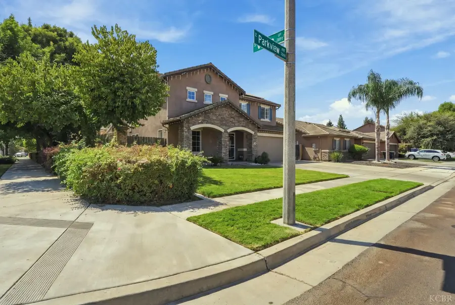 2631 E Parkview Avenue E, Visalia, CA 93292 - #2