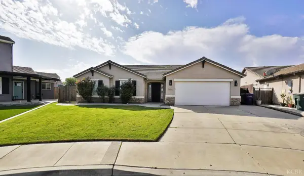 2017 W Queens Way W, Hanford, CA 93230