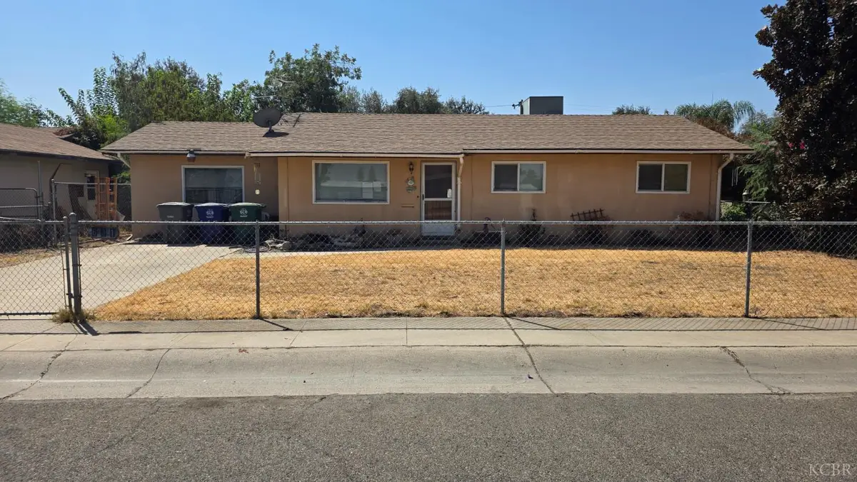 631 E Costner Street, Farmersville, CA 93223 - #1