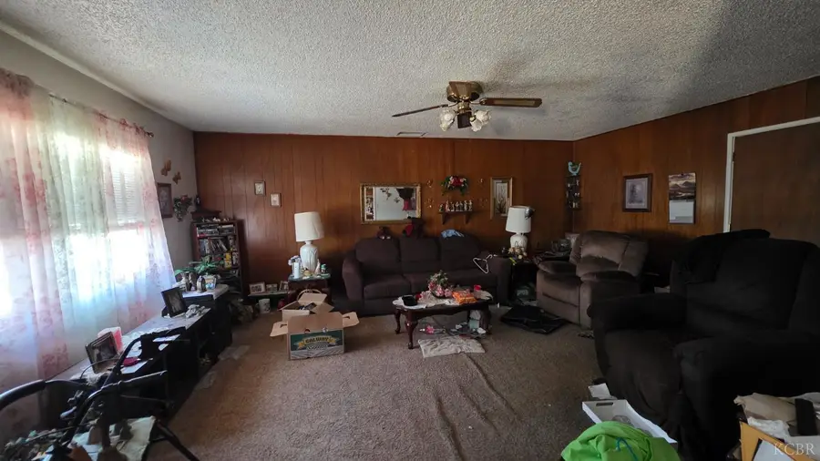 631 E Costner Street, Farmersville, CA 93223 - #2