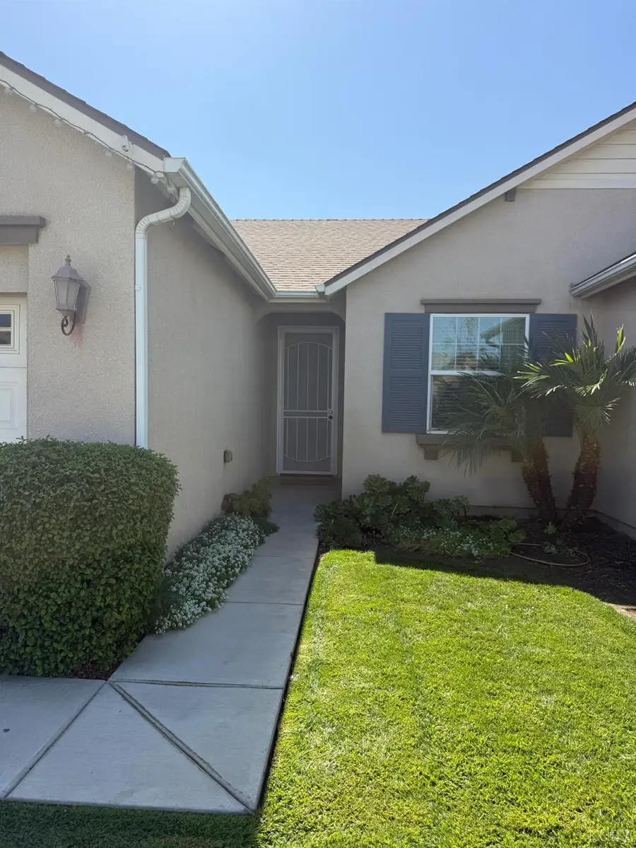 1143 W Muir Way, Hanford, CA 93230 - #2