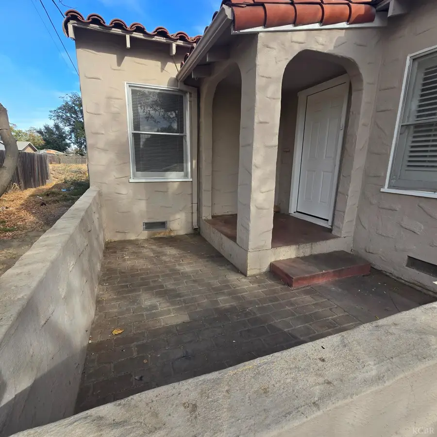 707 N Harris Street, Hanford, CA 93230 - #2