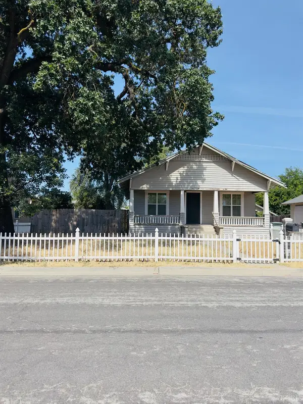 1220 Kaweah Street, Hanford, CA 93230