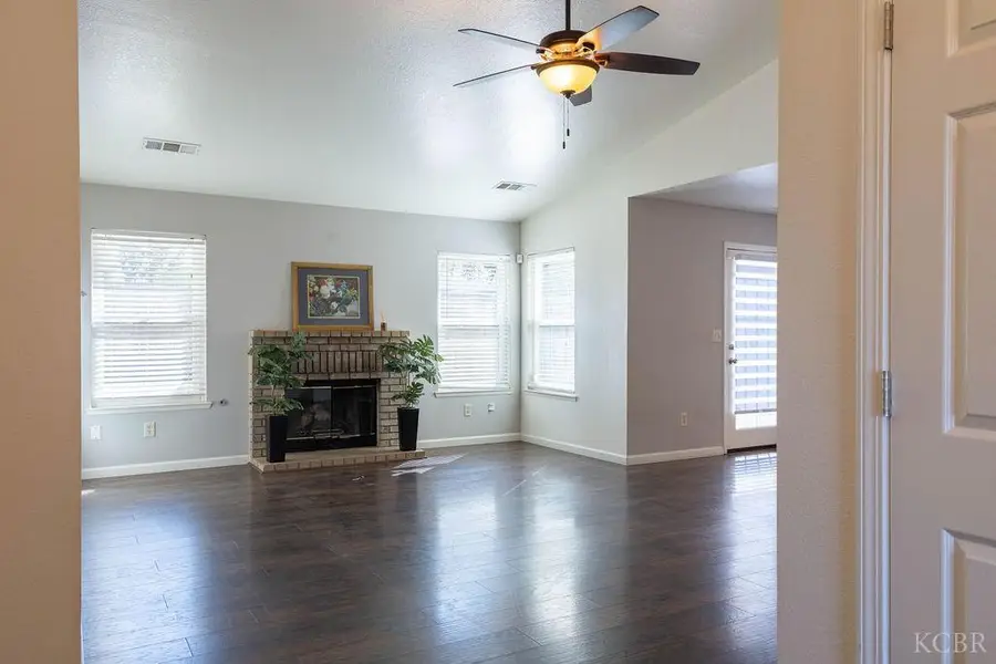 921 W Terrace Drive, Hanford, CA 93230 - #2