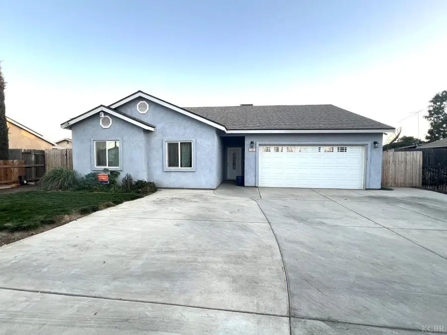 721 W Sonora Avenue, Tulare, CA 93274 - #2