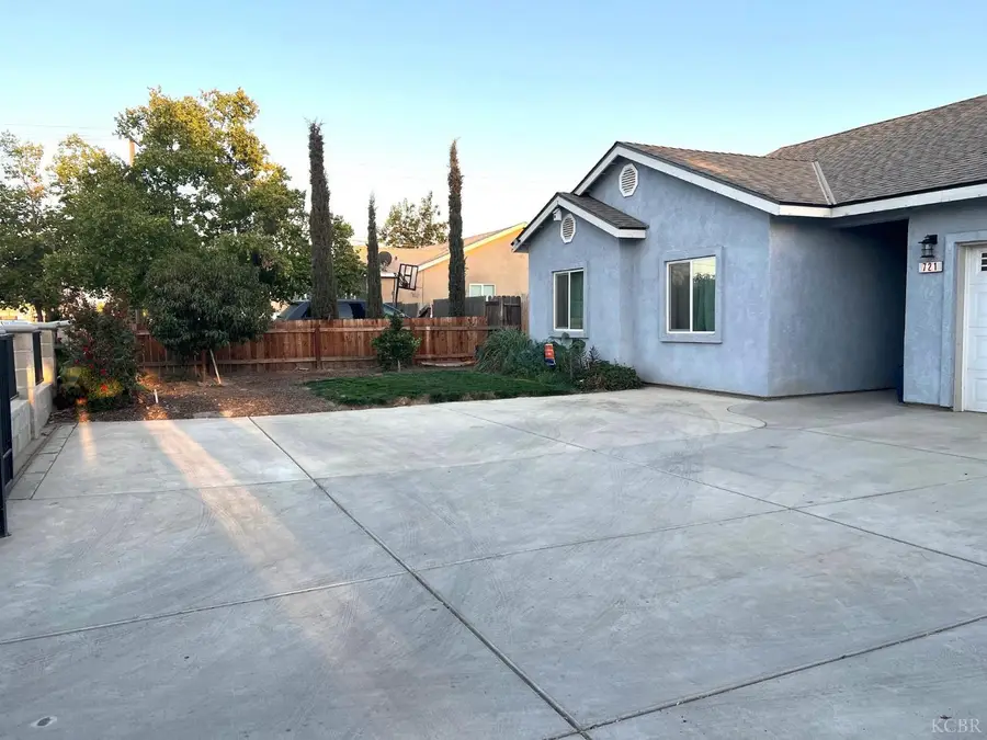 721 W Sonora Avenue, Tulare, CA 93274 - #3