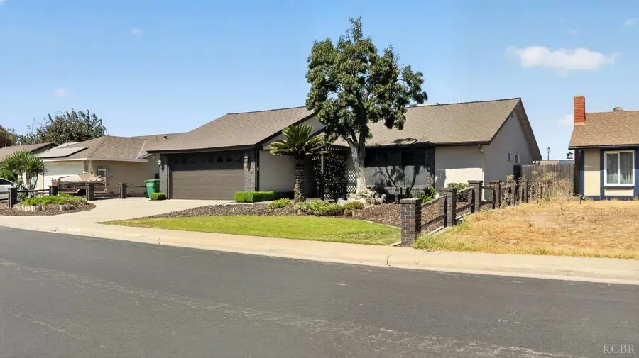 964 NE Clover Lane Ne, Hanford, CA 93230 - #2