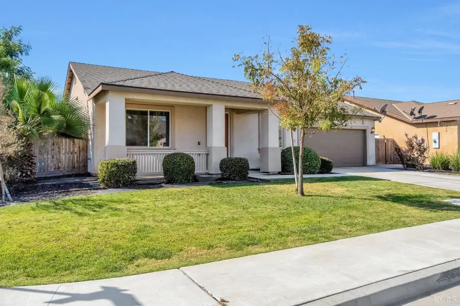 1523 W Wallis Drive, Hanford, CA 93230 - #2