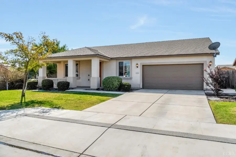 1523 W Wallis Drive, Hanford, CA 93230 - #3
