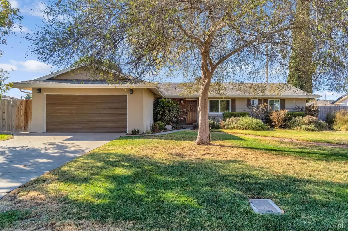 175 E Birch Avenue, Hanford, CA 93230 - #1