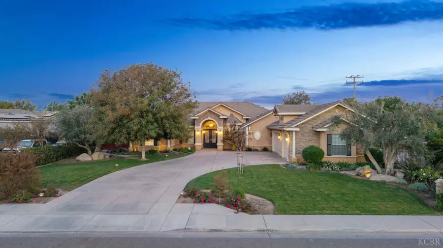 2527 Meadow View Dr., Hanford, CA 93230 - #2