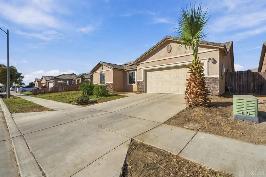 810 Cabrillo Street, Lemoore, CA 93245 - #3