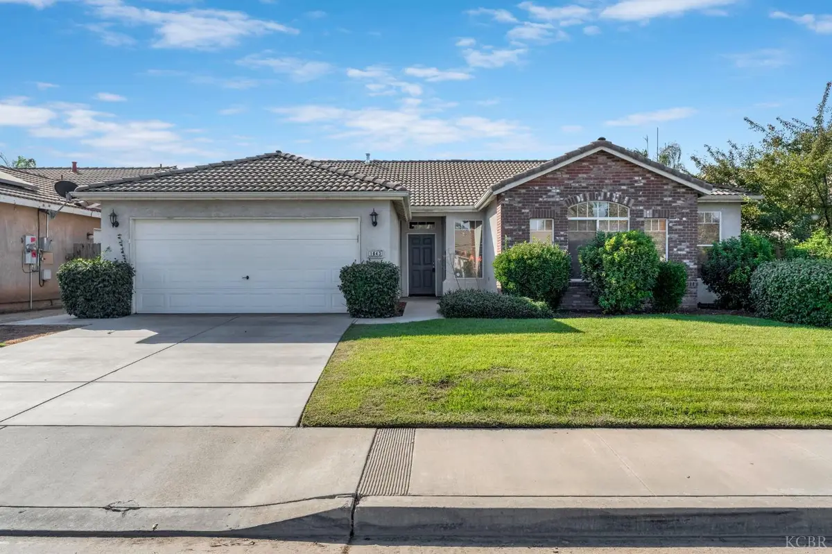 1043 W Pebble Drive, Hanford, CA 93230 - #1