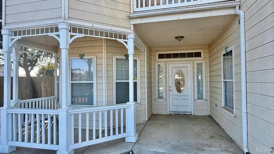 747 W Saffron Street, Hanford, CA 93230 - #2