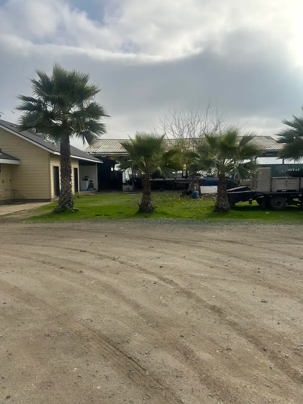 19049 Ave 242, Lindsay, CA 93247