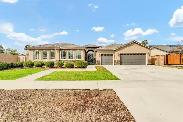 1684 W Berkshire Lane, Hanford, CA 93230