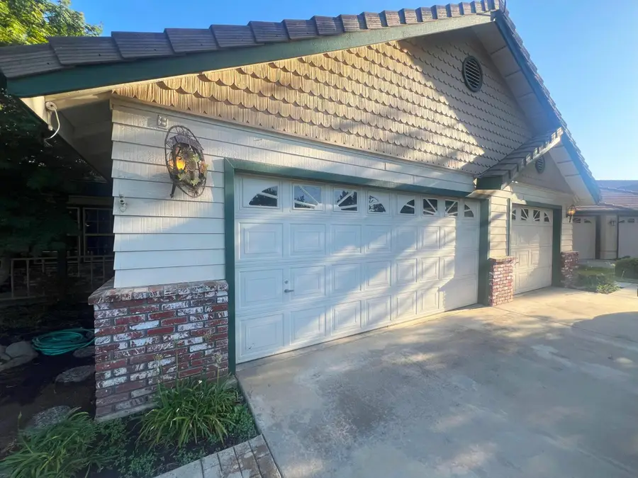 1339 E Feemster Avenue, Visalia, CA 93292 - Image #3