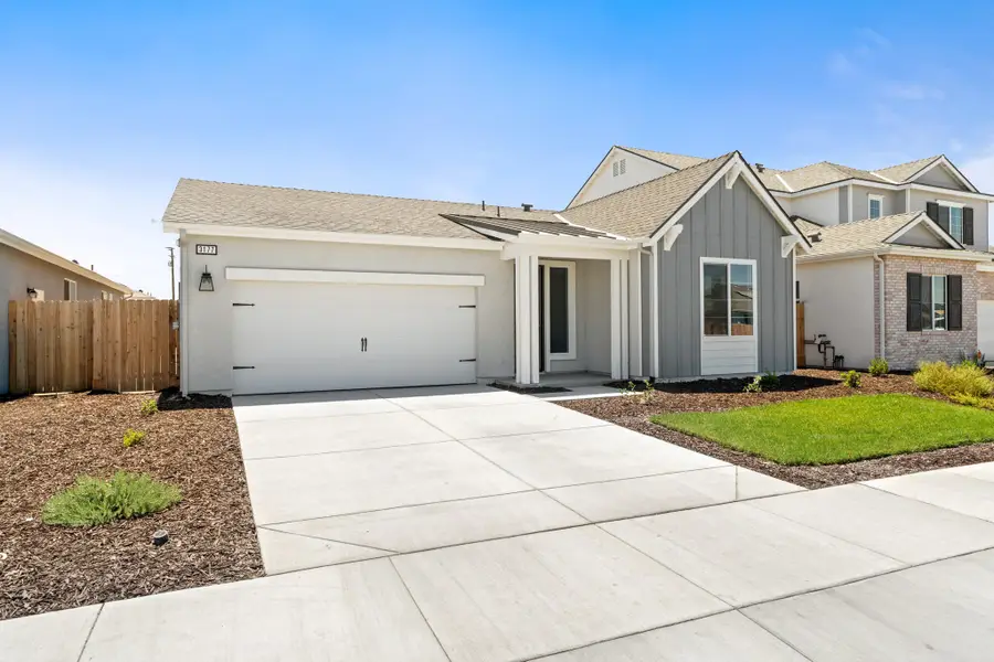 3177 E Sierra Avenue, Tulare, CA 93274 - #2