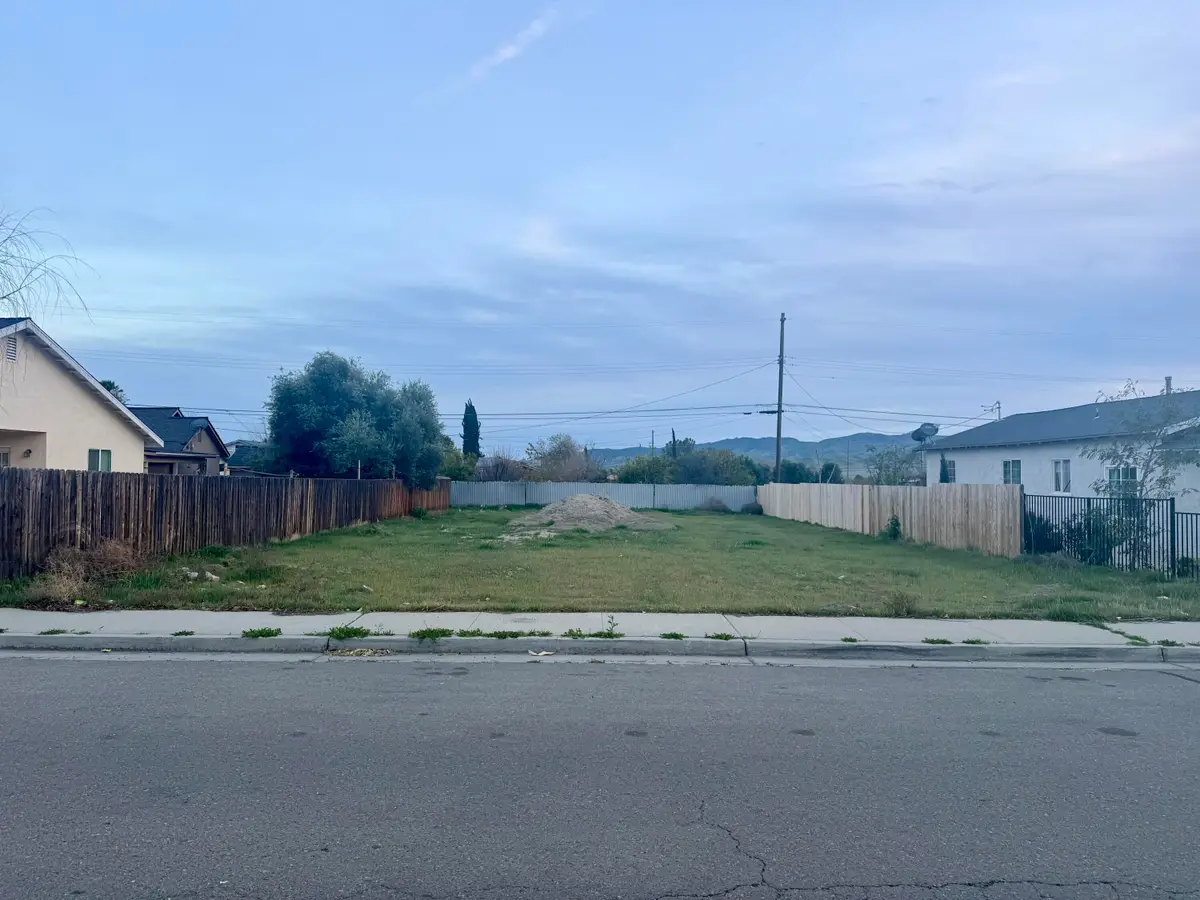 744 Shasta Avenue, Avenal, CA 93204 - Image #1