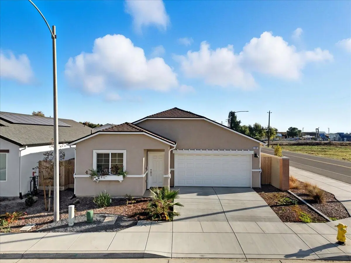 599 Sandtrap Lane, Lemoore, CA 93245 - Image #1