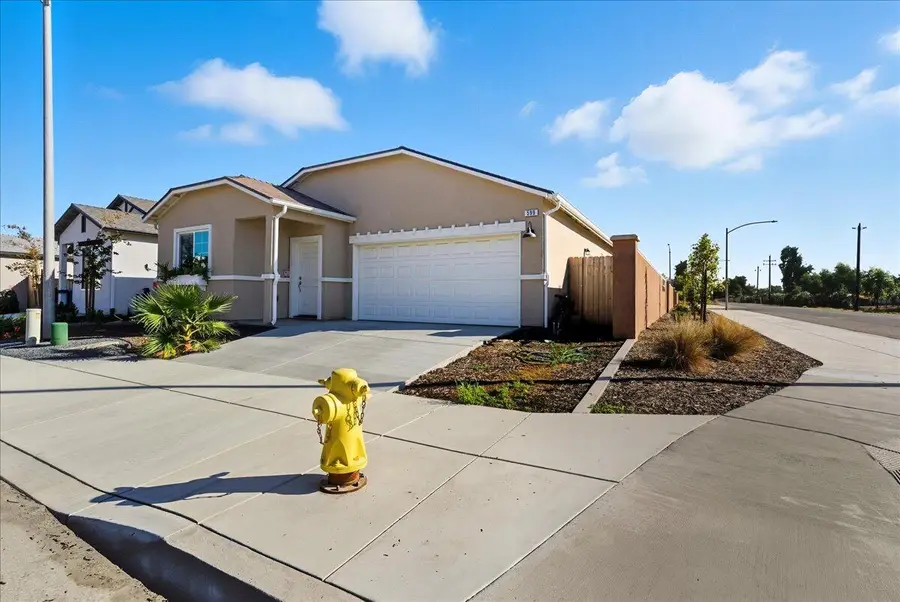 599 Sandtrap Lane, Lemoore, CA 93245 - Image #2