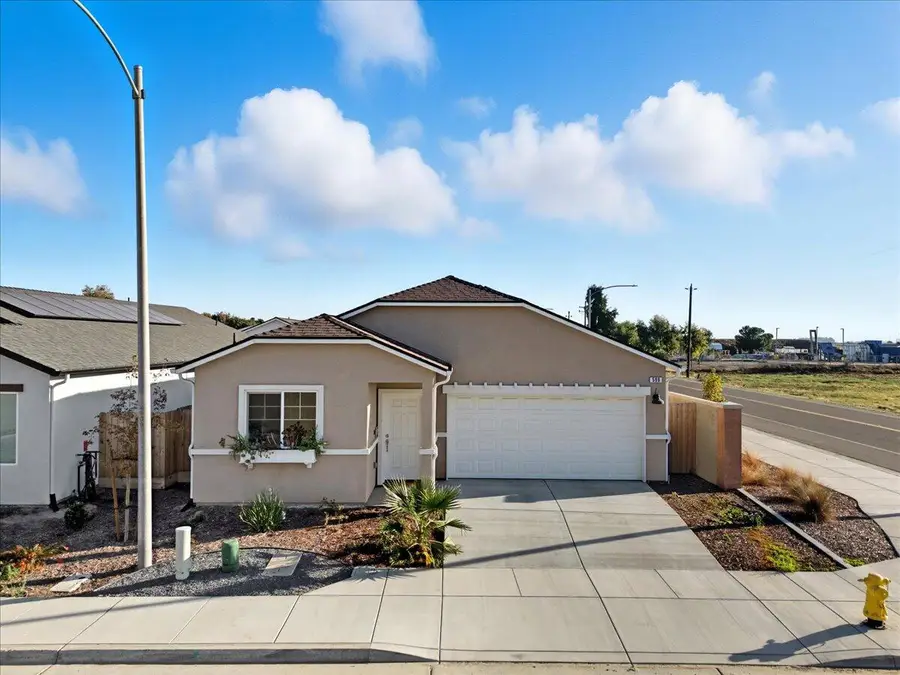 599 Sandtrap Lane, Lemoore, CA 93245 - Image #3