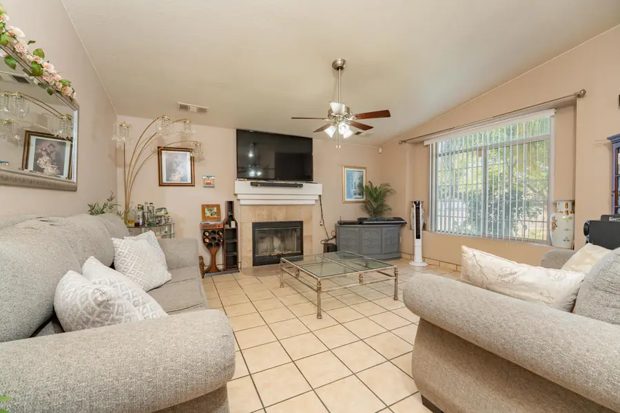 497 Dogwood Court, Tulare, CA 93274 - Image #2