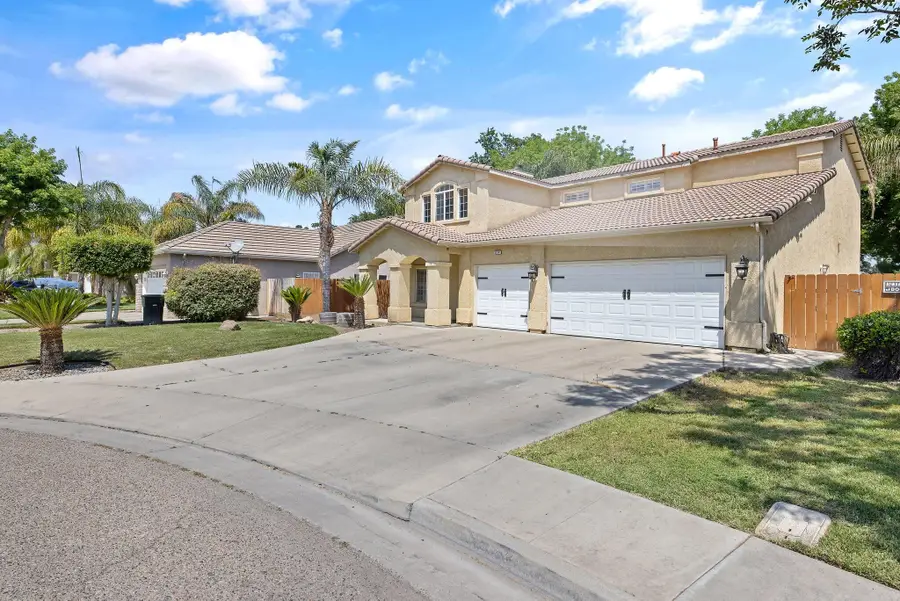 514 W Ashland Court, Visalia, CA 93277 - Image #2