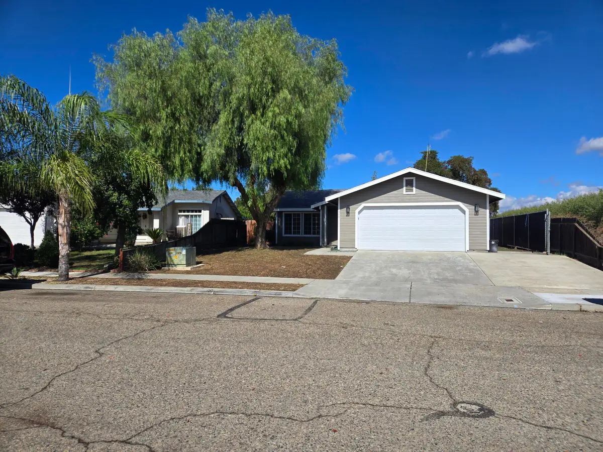 300 Old Town Drive, Tulare, CA 93274 - Image #1