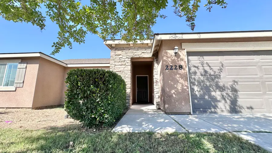 2228 E Four Creeks Avenue, Visalia, CA 93292 - Image #2
