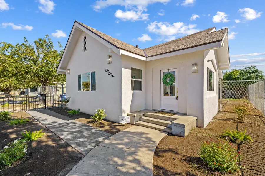 1201 N Harris Street, Hanford, CA 93230 - #2