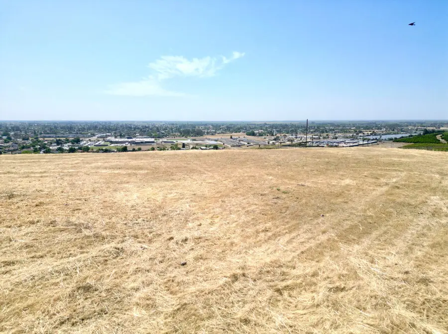 1485 N Highland Drive, Porterville, CA 93257 - Image #2