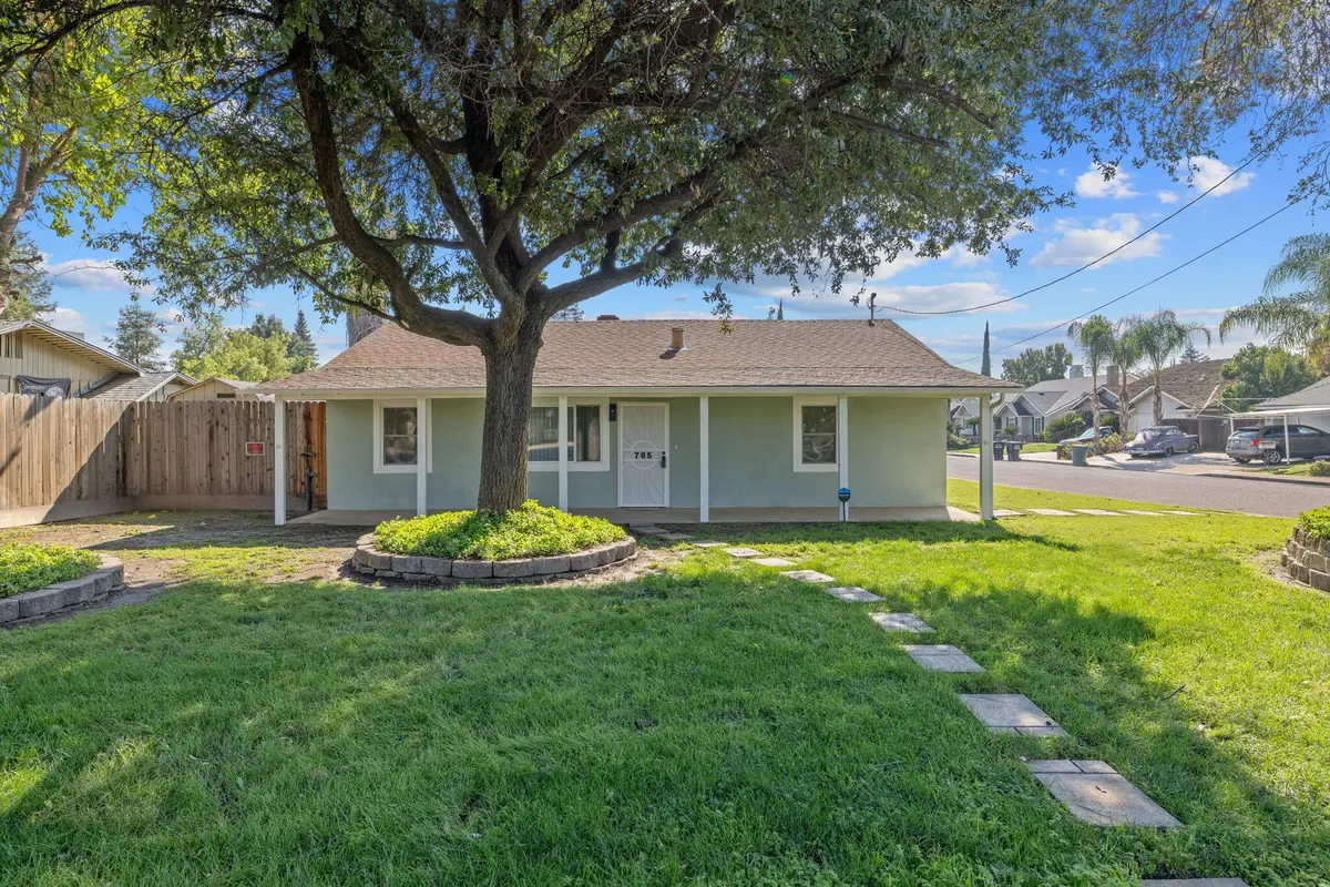 705 W Walnut Avenue, Visalia, CA 93277 - Image #1