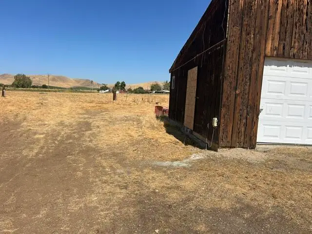 740 E Mulberry Avenue, Porterville, CA 93257 - Image #2