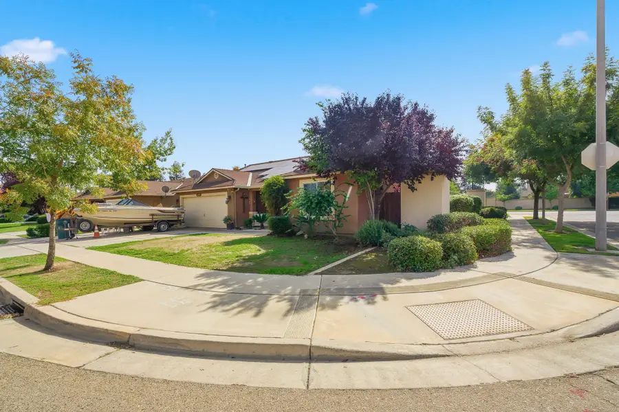 2531 Tempranillo Drive, Tulare, CA 93274 - Image #2
