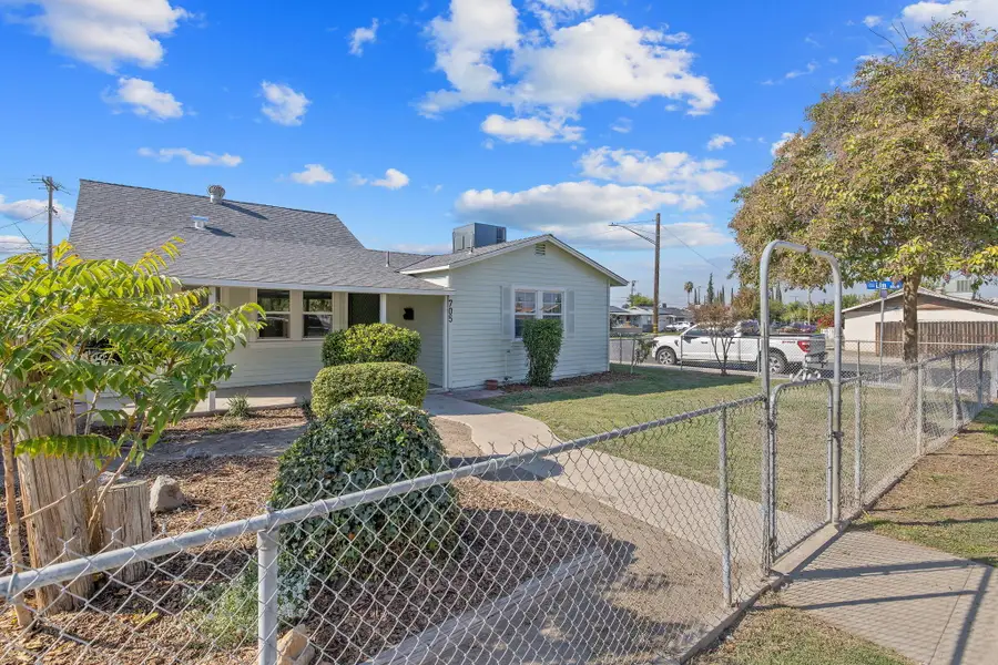 705 S Victoria Street, Tulare, CA 93274 - Image #2