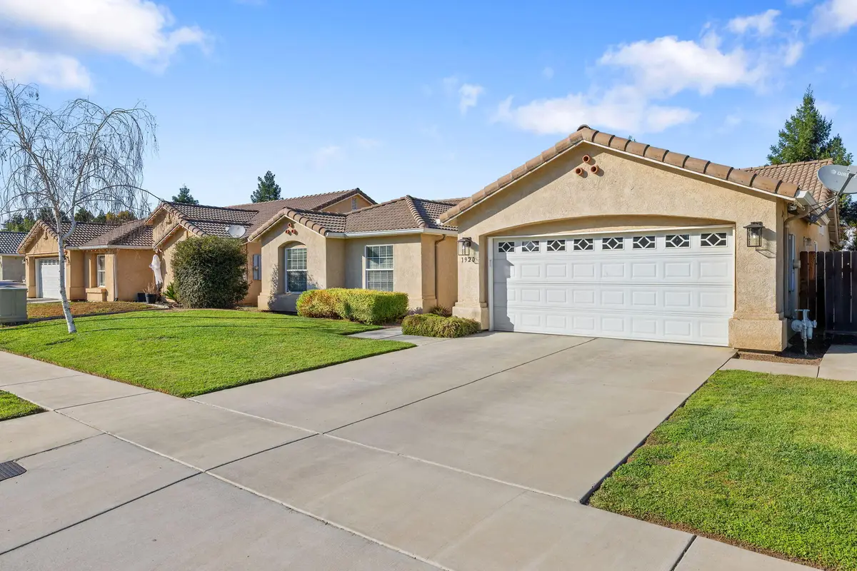 1920 E Sandalwood Avenue, Tulare, CA 93274 - Image #1