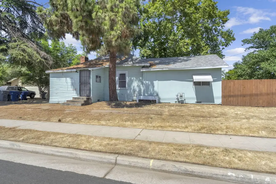 760 Sunnyside Avenue, Clovis, CA 93611 - Image #2