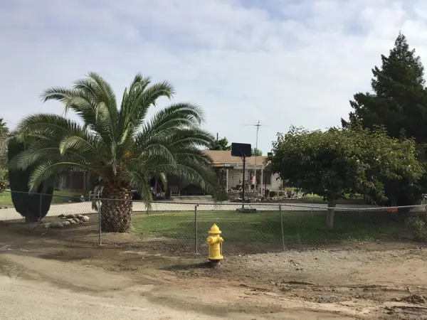 12957 Ledbetter Drive, Orosi, CA 93647