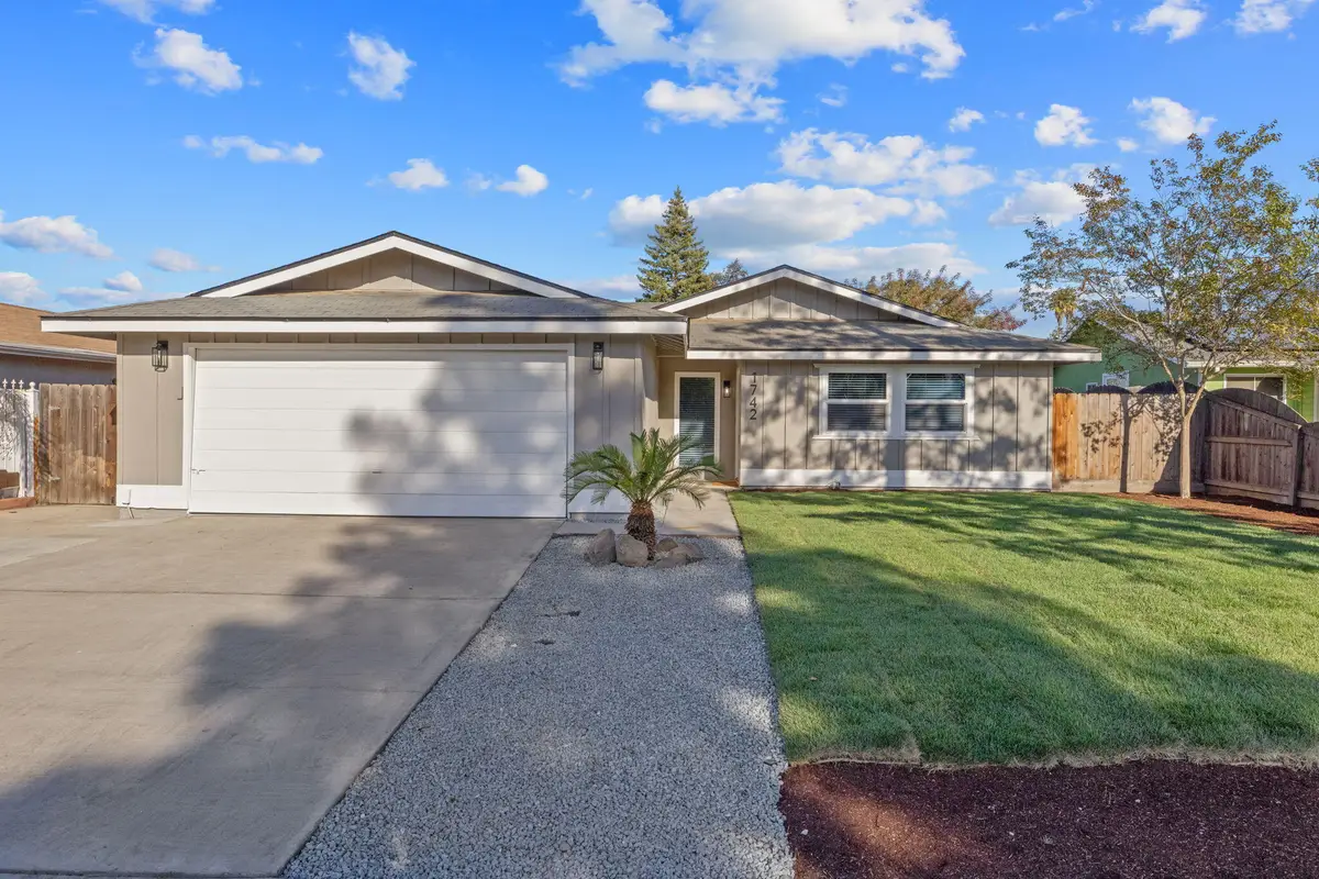 1742 S Heritage Street, Visalia, CA 93277 - Image #1