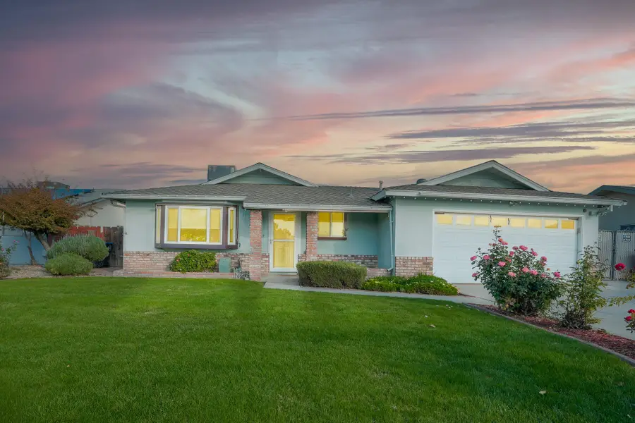 2922 S Linda Vista Street, Visalia, CA 93277 - Image #2