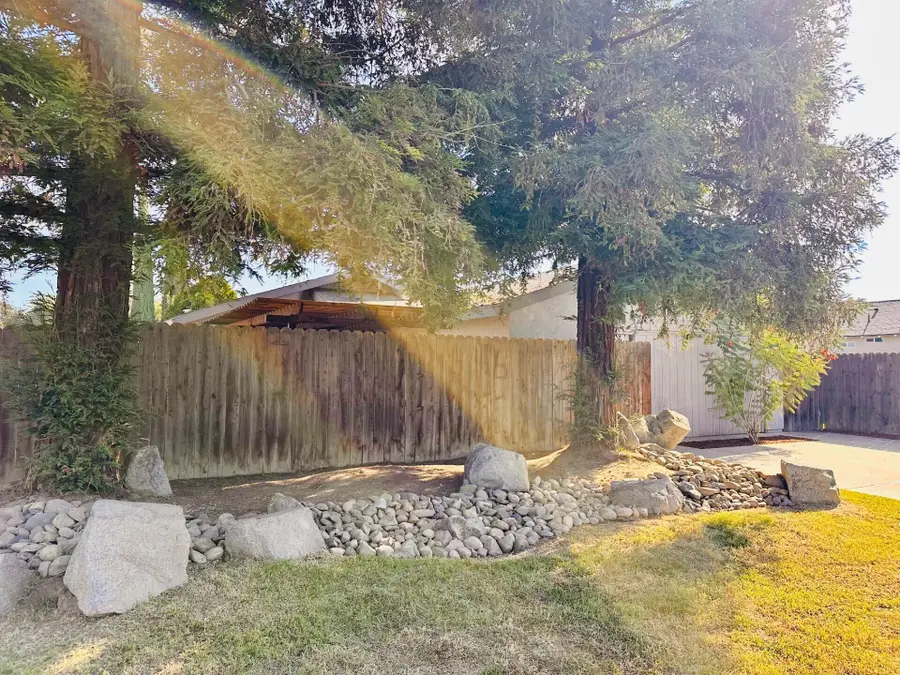 1326 S Liberty Street, Visalia, CA 93292 - Image #2