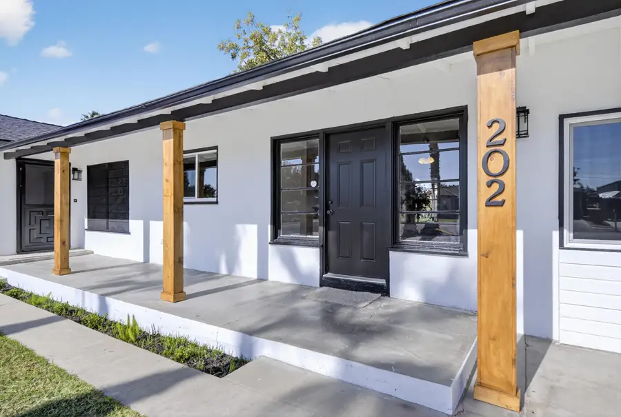 202 W Gail Avenue, Tulare, CA 93274 - Image #2