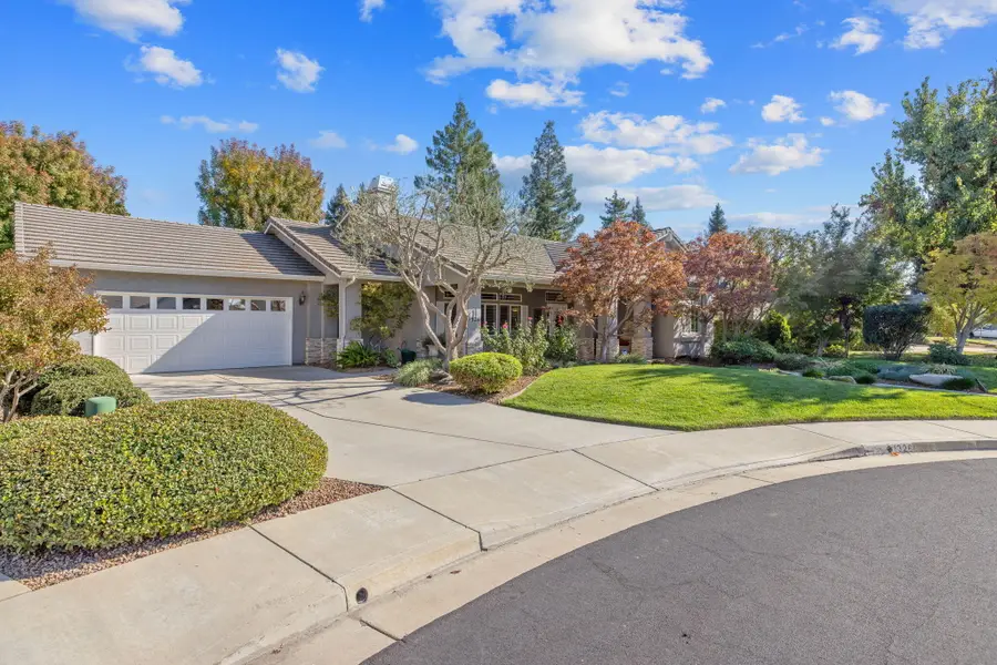 1326 S Pinnacle Court, Visalia, CA 93292 - Image #2