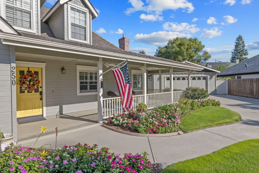 250 E Chestnut Court, Visalia, CA 93292 - Image #2