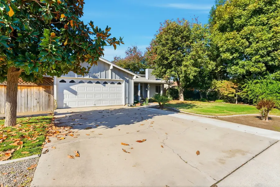 1927 S Chinowth Street, Visalia, CA 93277 - Image #3