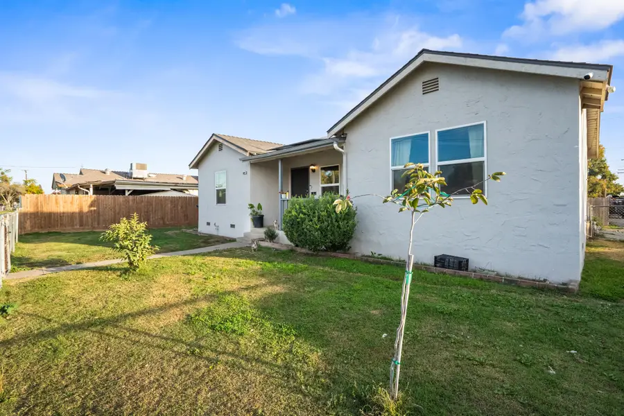717 W Kern Avenue, Tulare, CA 93274 - Image #2