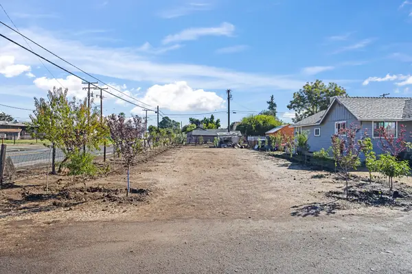 33196 Rd 159, Ivanhoe, CA 93235