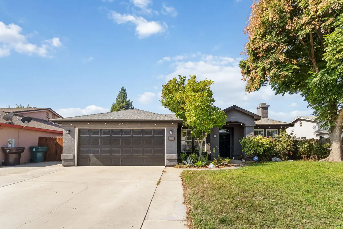711 N Sacramento Street, Tulare, CA 93274 - Image #1
